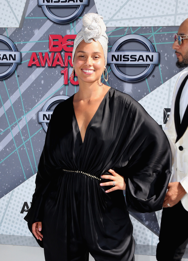 alicia_keys_bet_347108140_640x887