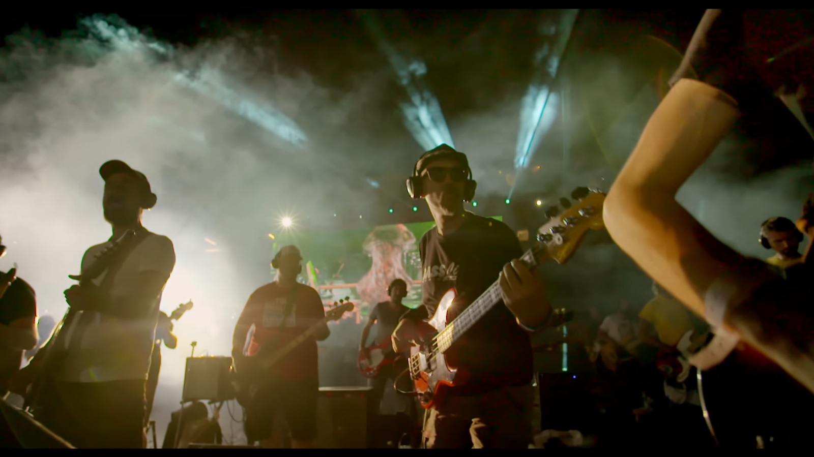 Thats living магазин. Rockin 1000. Thats live. Клип супергерл reamonn. Thats live.