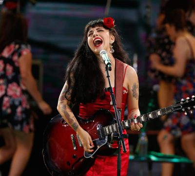 Escucha el nuevo single de Mon Laferte: \