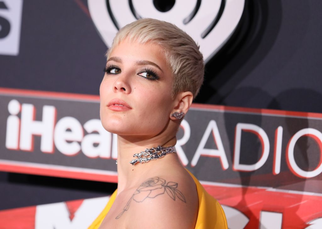 Escucha "Eyes Closed", el nuevo single de Halsey coescrito con The