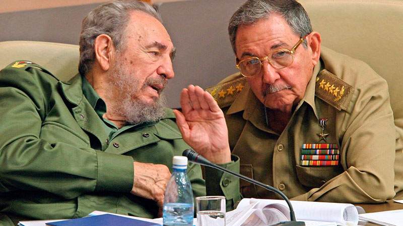 Fidel y Raúl Castro