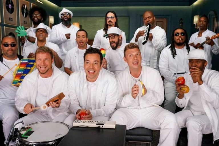 The-Backstreet-Boys-and-Jimmy-Fallon-900x600