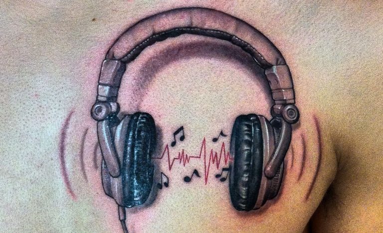 audífonos tatuaje