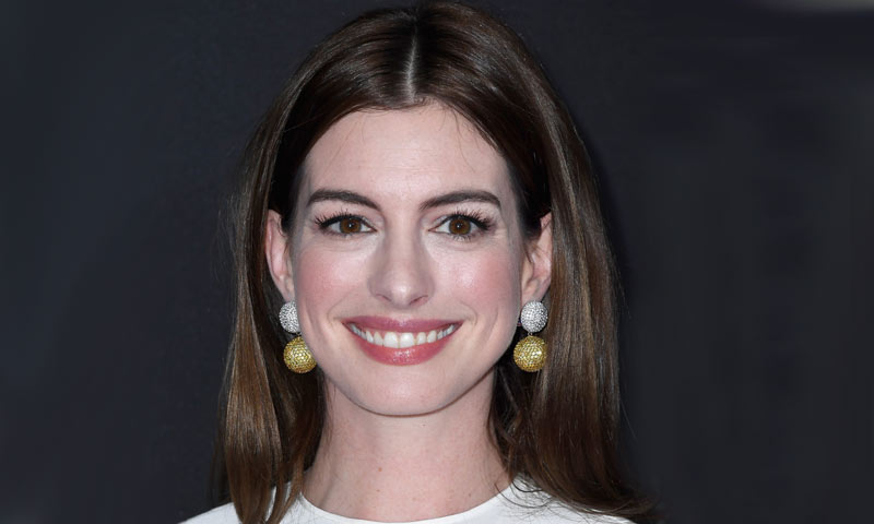 anne-hathaway-t