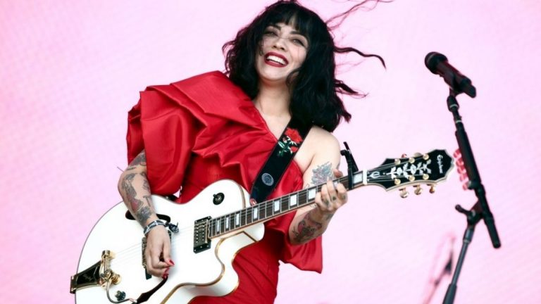 mon laferte coachella cancion telefono