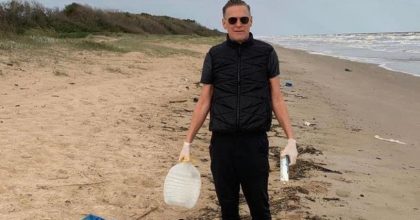 bryan adams basura en las playas