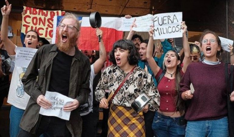 mon laferte protesta estado emergencia