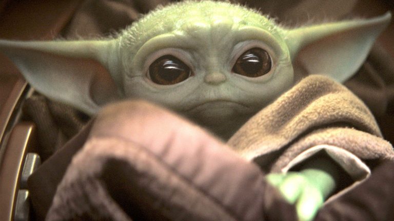 Baby Yoda revoluciona la internet luego de juntarse con George Lucas