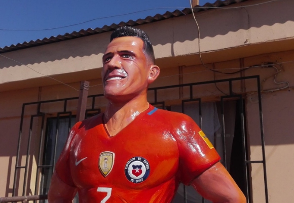 Alexis Sánchez tiene una estatua en Tocopilla, pero la destruyeron