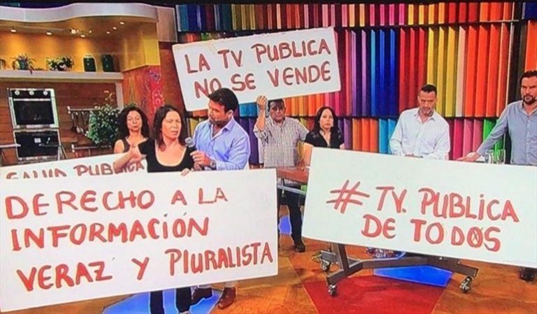Manifestantes interrumpieron matinal de TVN para protestar en vivo