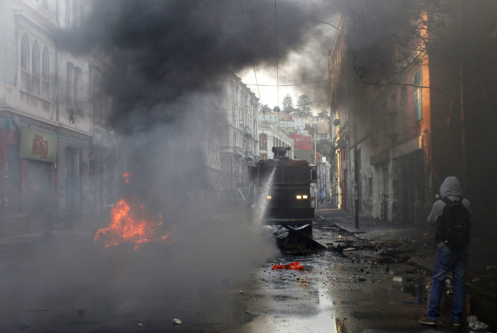 Carabineros pueden usar gases y balines