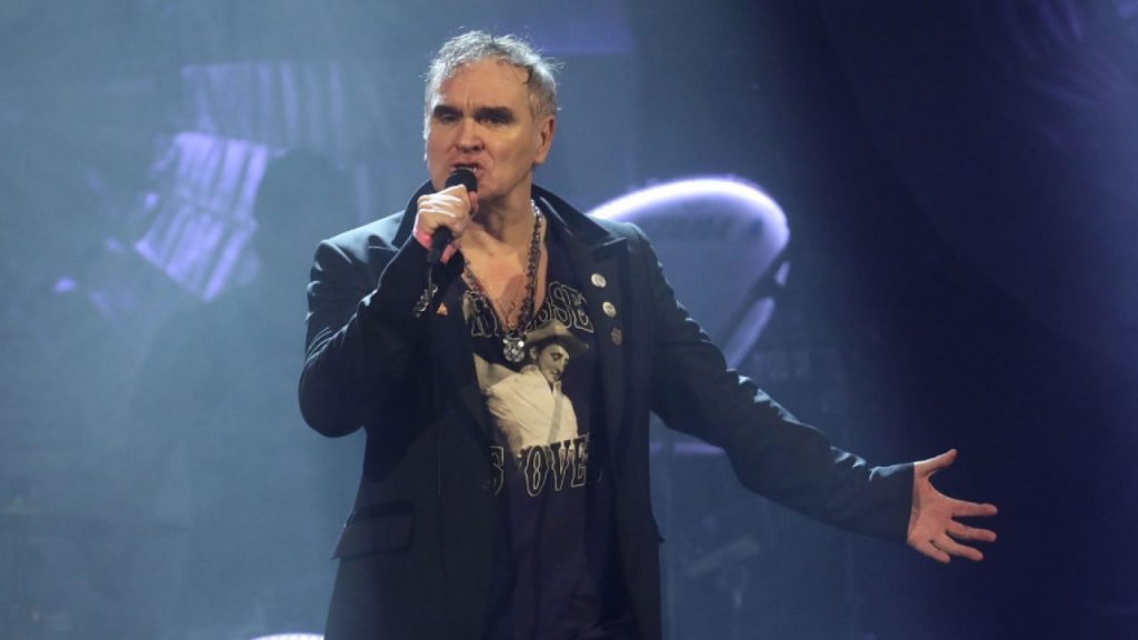 Morrissey coquetea con el synthpop en nuevo single de adelanto de su LP