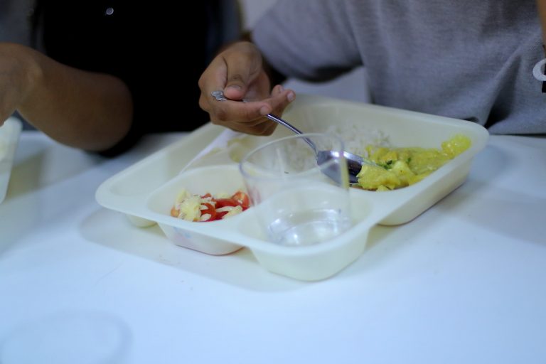 Junaeb entregará canastas familiares debido a la suspensión de clases