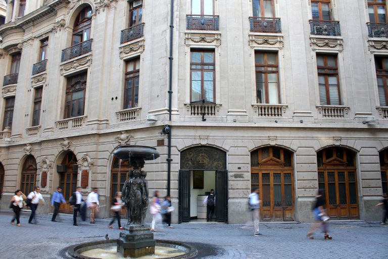 Banco Central en reunión especial fijó la tasa de interés hasta un 1%