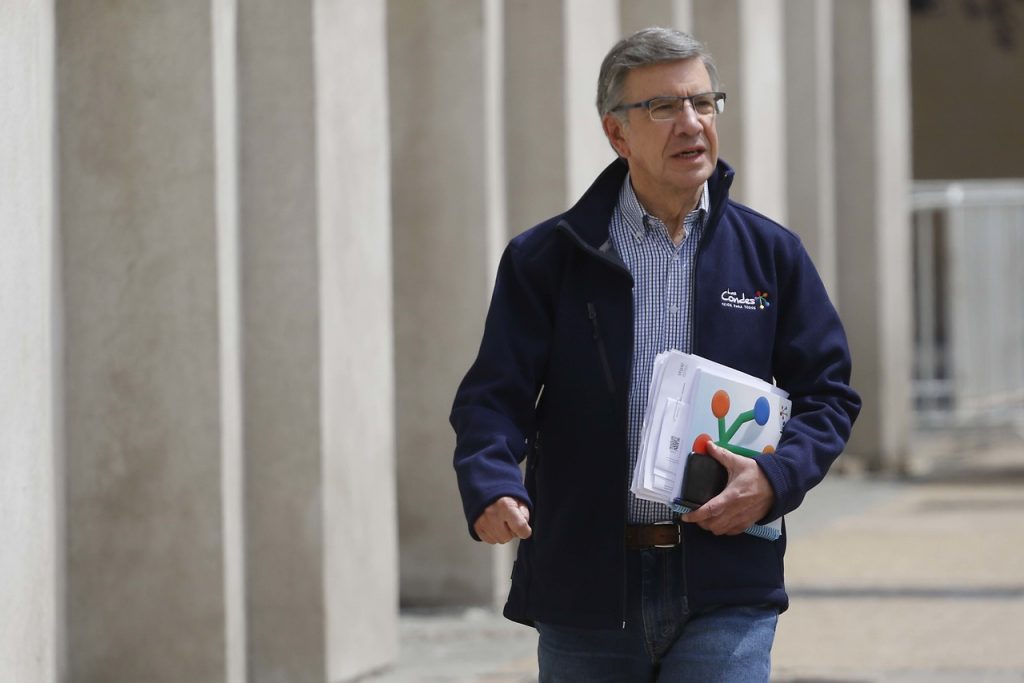 Según encuesta Joaquín Lavín encabeza preferencias presidenciales