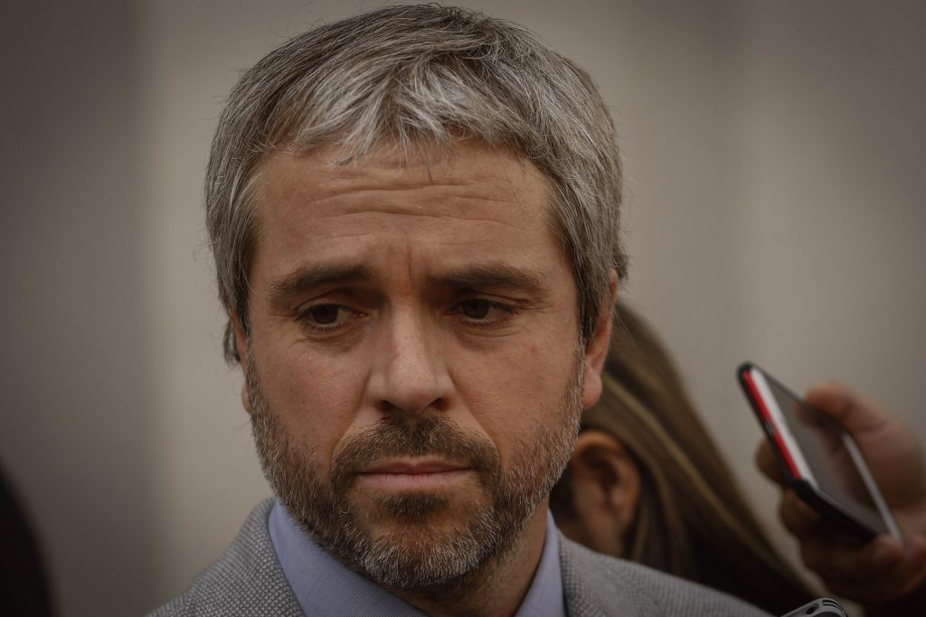 Frente Amplio no presentó acusación constitucional contra ministro Blumel