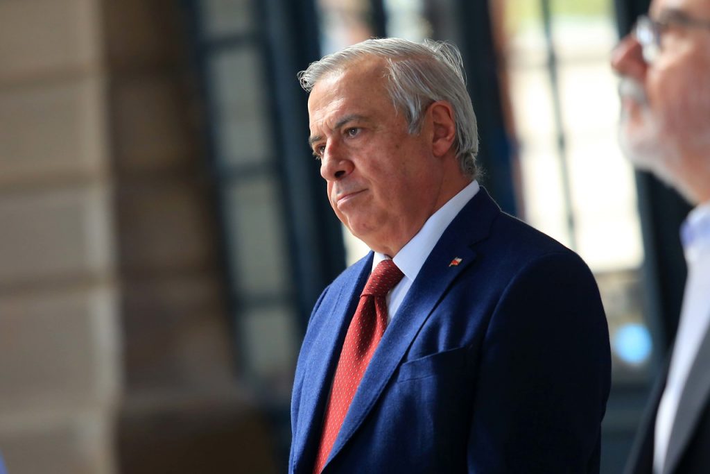 La vuelta a clases no sería a fines de abril según ministro Mañalich