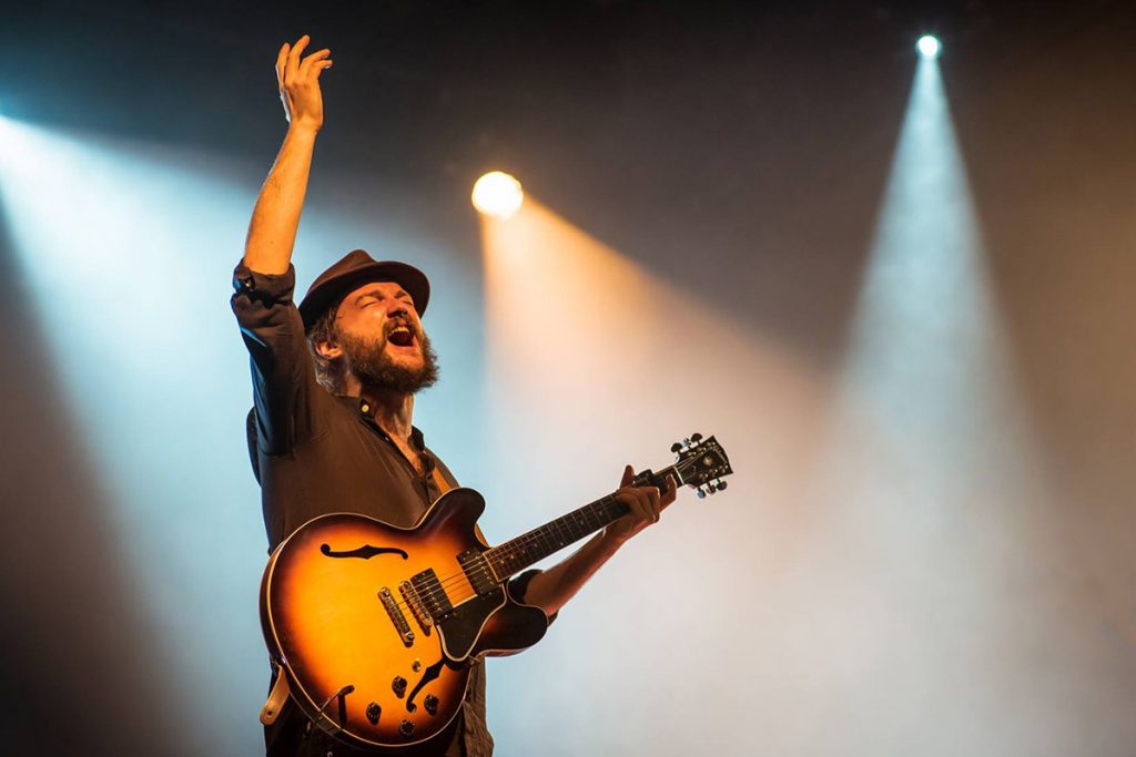 Illapu y Nano Stern en plaza italia