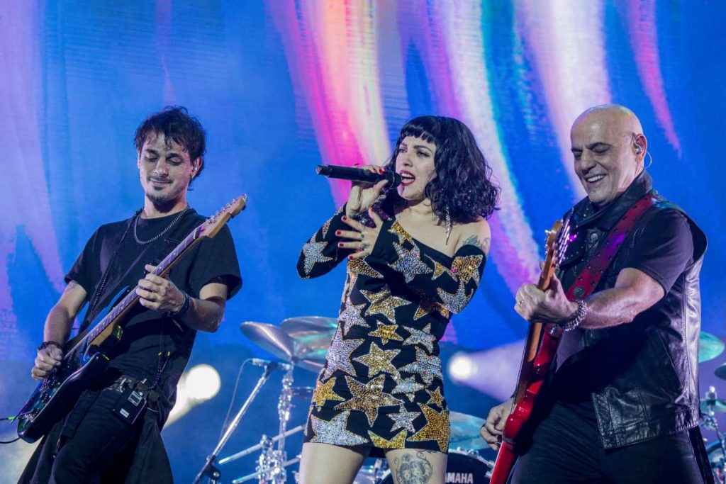 Mon Laferte en Gracias Totales