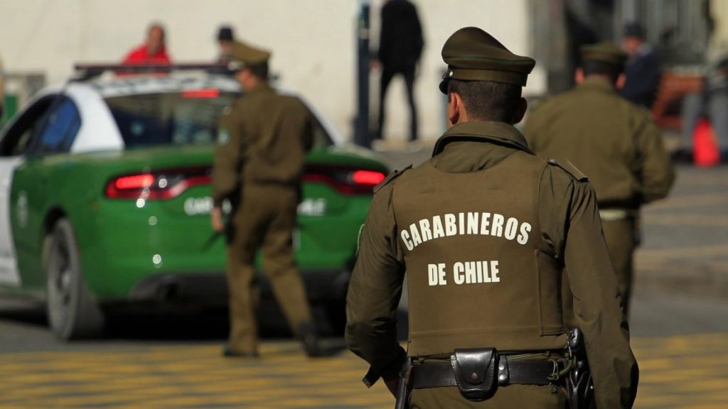 Carabineros son dados de baja por robar un celular y 50 mil pesos
