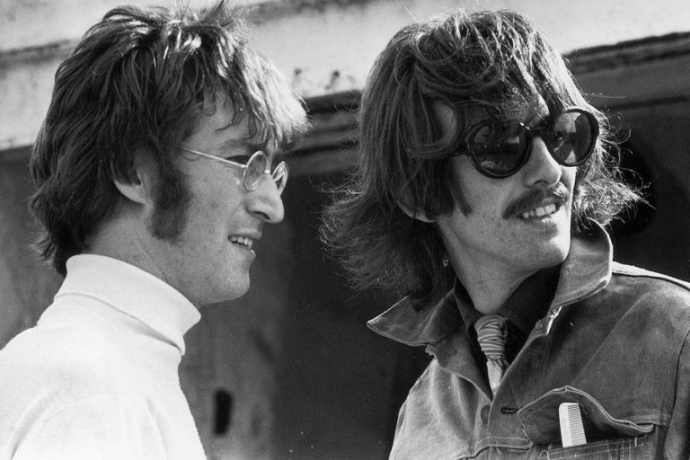 Esta es la última foto de George Harrison y John Lennon juntos