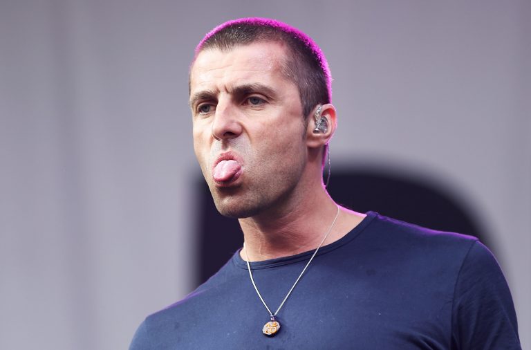 Liam Gallagher te enseña como lavarle las manos cantando Wonderwall