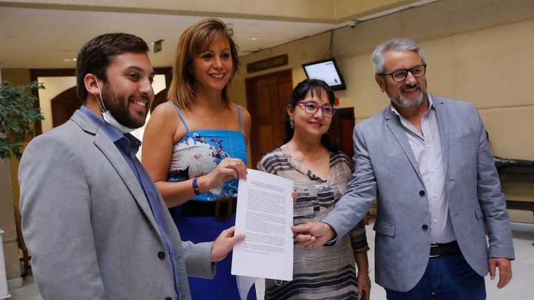 Diputados presentan proyecto de ley que permite retirar 10% de fondos de AFP