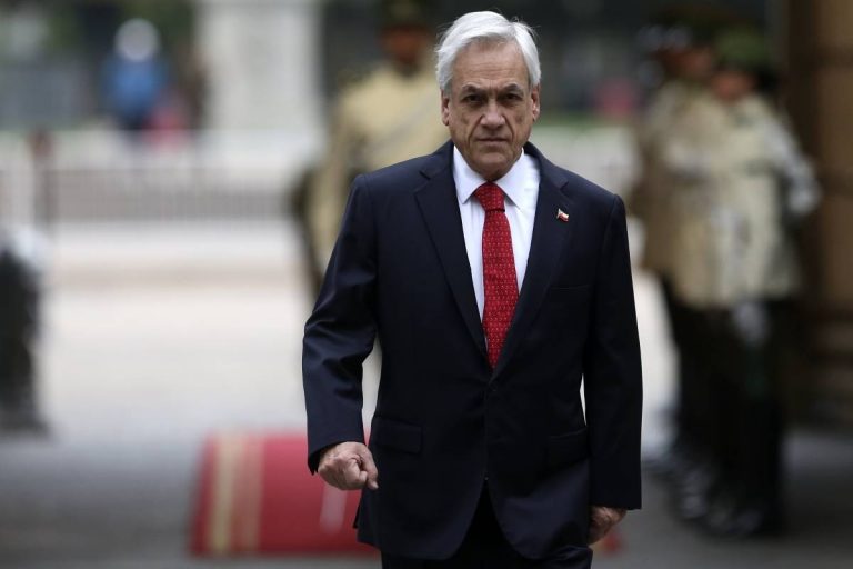 Aprobación de Piñera disminuye a 19% según Cadem