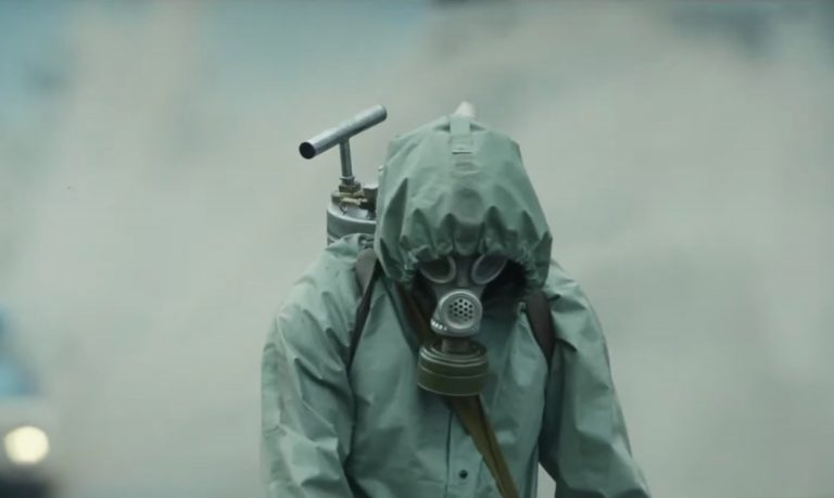 Fabricante de vestuario de "Chernobyl" dona las máscaras y trajes para frenar covid-19