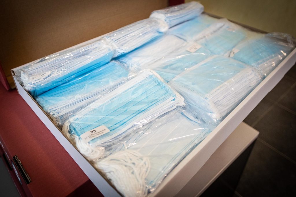 Empresario compró 200 mil mascarillas para venderlas más caras