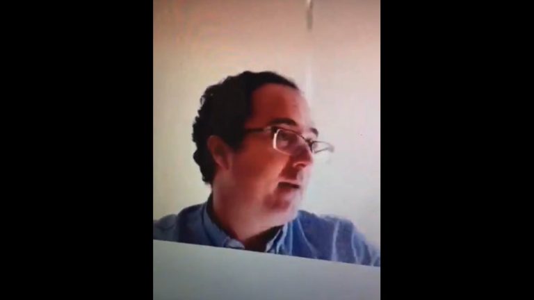 FEUC pide medidas contra profesor que llamó a alumnos a trabajar de "meseros en McDonalds"