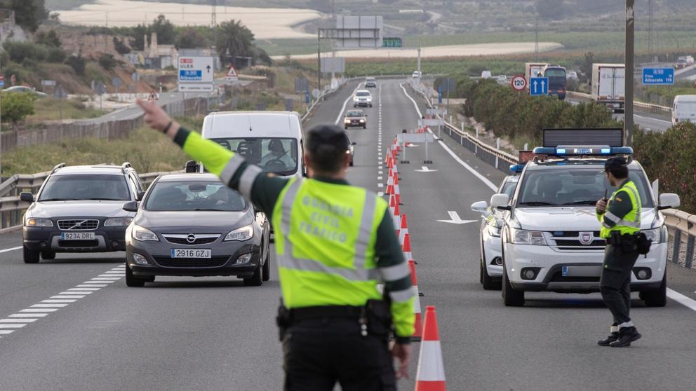 persecusion de auto ren carretera