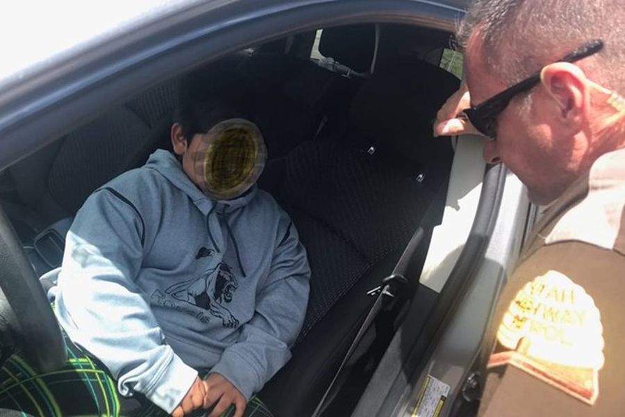 Niño de cinco años fue sorprendido manejando el auto de sus padres