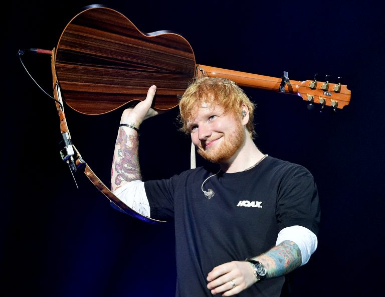 Ed Sheeran da clases de música a niños por Zoom