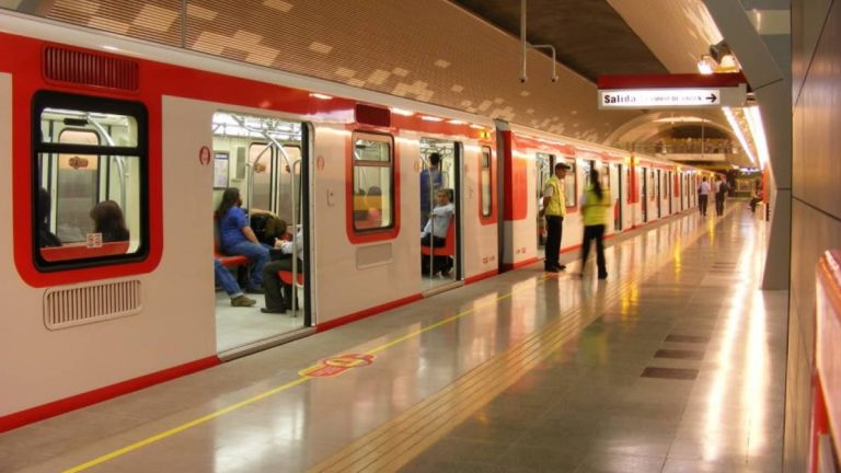 Dos estaciones de metro reabren sus puertas el día de hoy