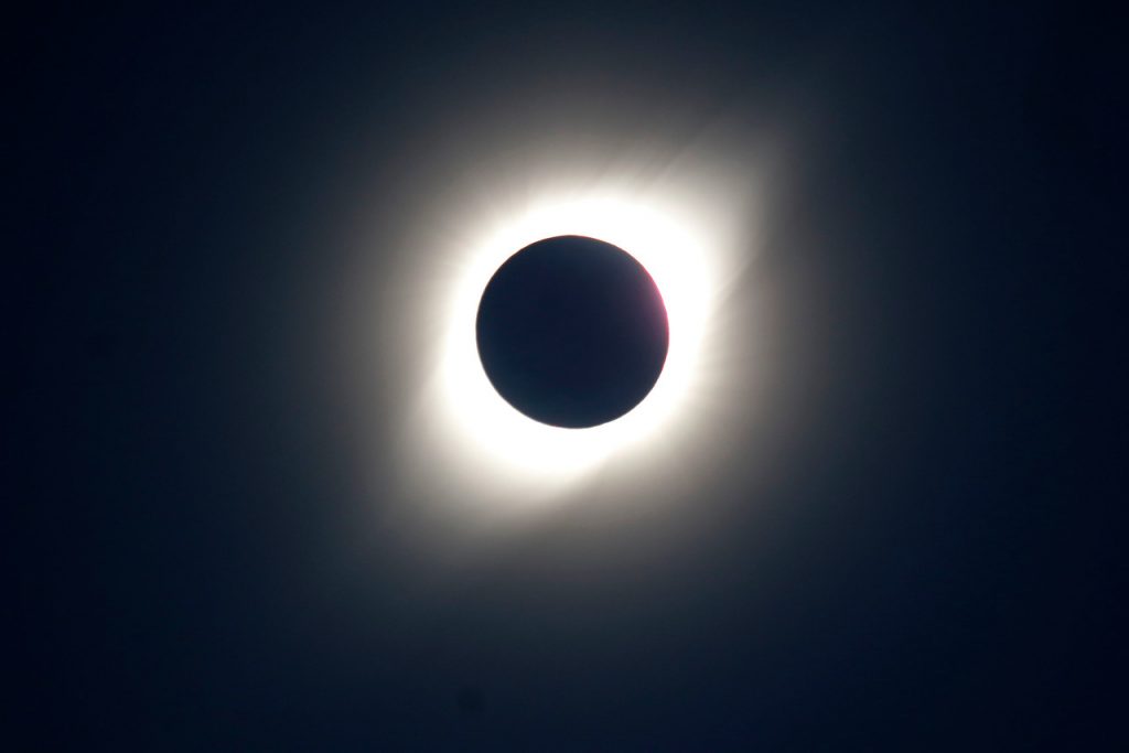 eclipse solar anillo de fuego