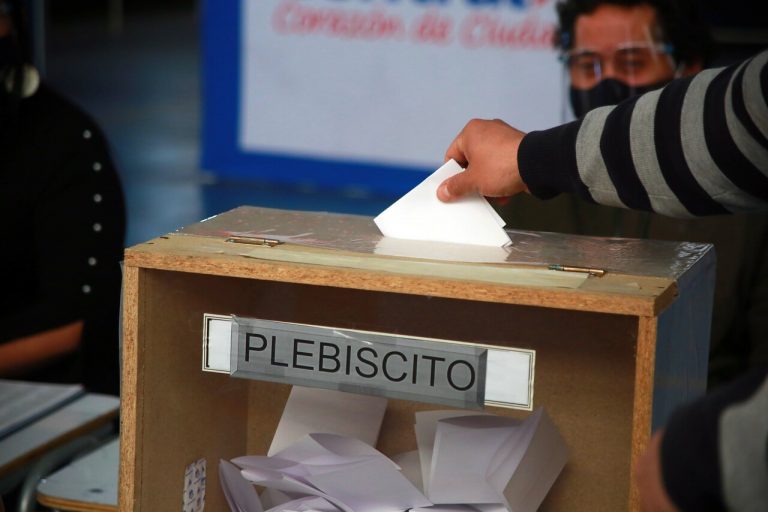Plebiscito en tiempos de pandemia: ¿cómo votarán los contagiados?
