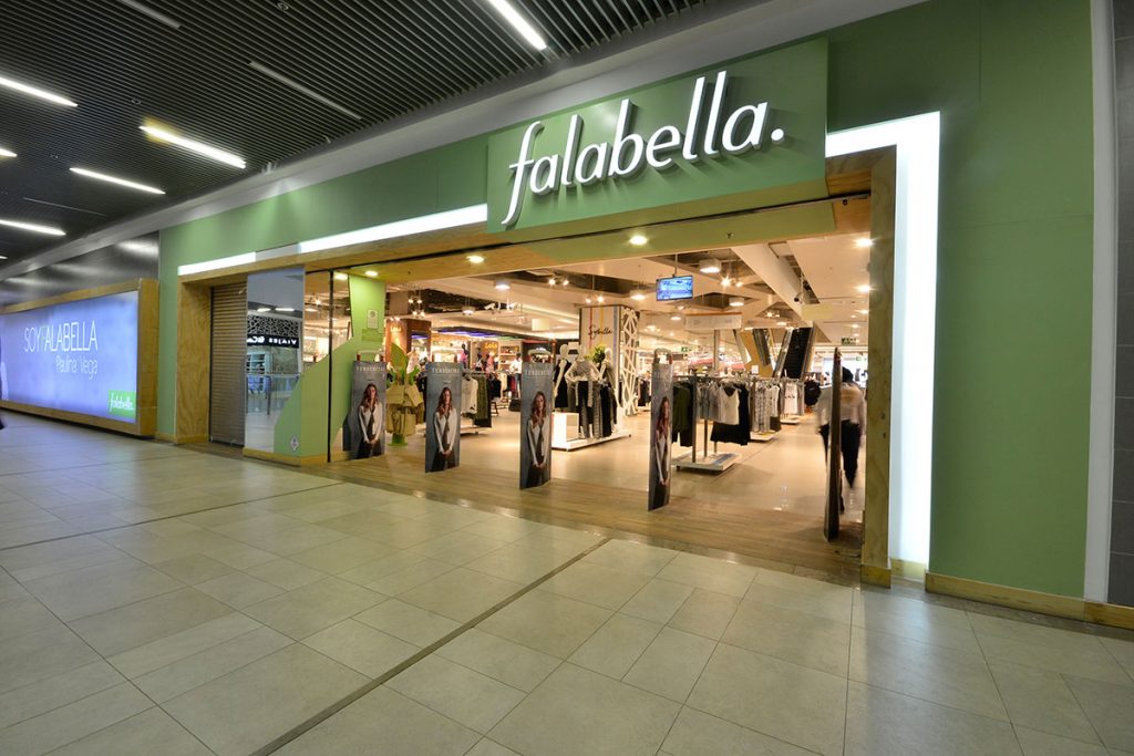 falabella parque arauco trabajadores bodega