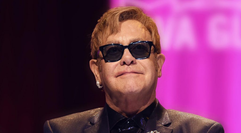 Elton John celebrará su aniversario número 50 con más de 60 pistas inéditas
