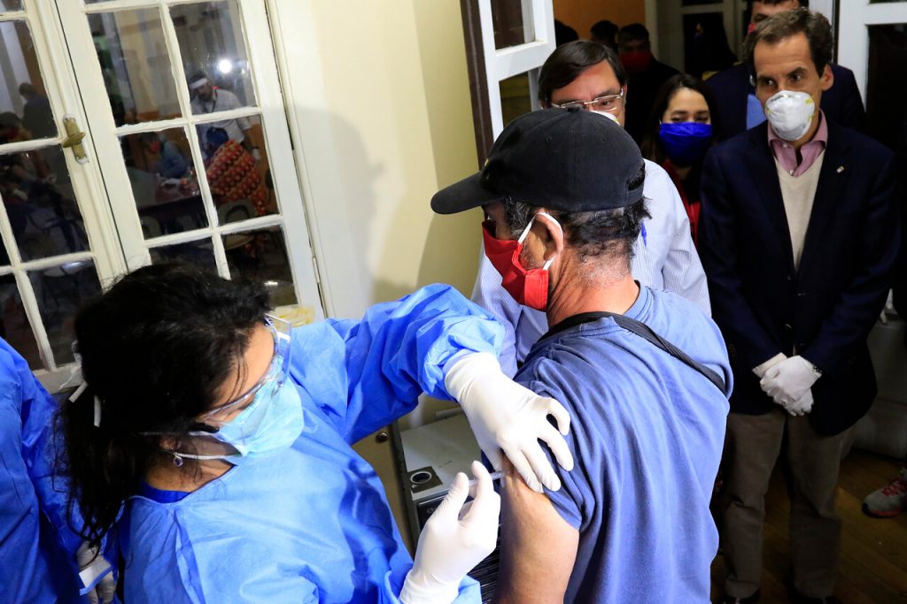 Empresas farmacéuticas se comprometen a que la vacuna contre el covid-19 sea segura y eficaz