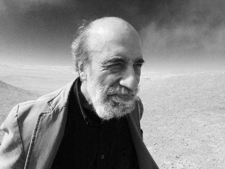 El poeta Raúl Zurita ganó el Premio Reina Sofía de Poesía