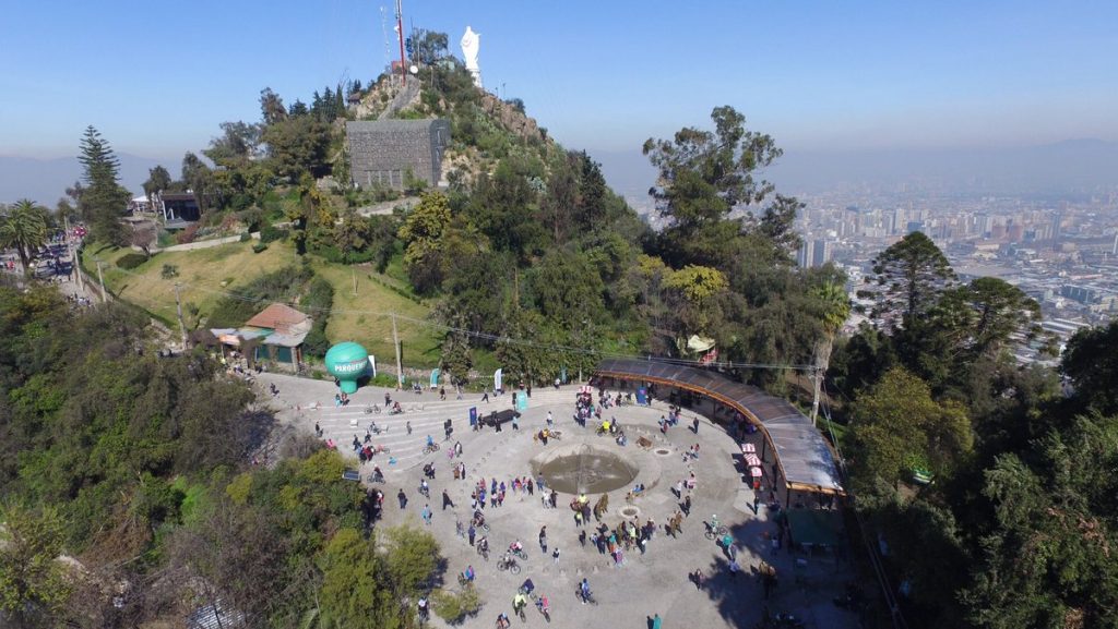 Imagen aérea de ciclistas y peatones en el parque Met