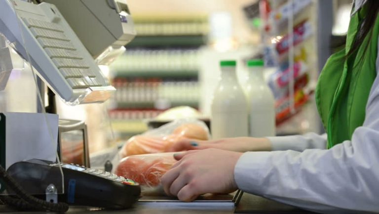 mujer despido supermercado