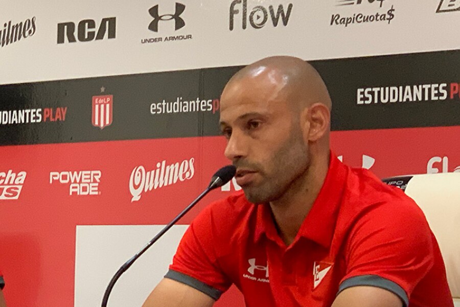 conferencia de prensa en la que Javier Mascherano anuncia su retiro del fútbol profesional.
