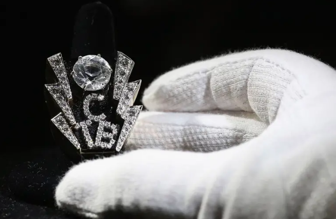 Anillo Elvis rayo bowie