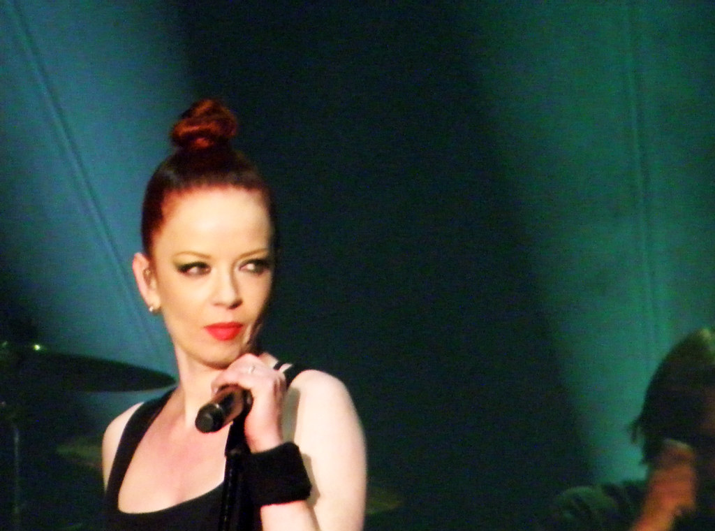 voz shirley manson