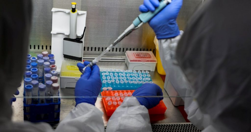 Fotografía Temática De Laboratorio Con Muestras Covid 19