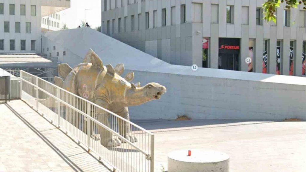 estatua dinosaurio españa