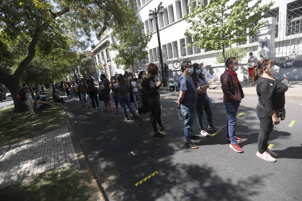 Largas Filas En El Centro De Votacion Liceo De Aplicacion
