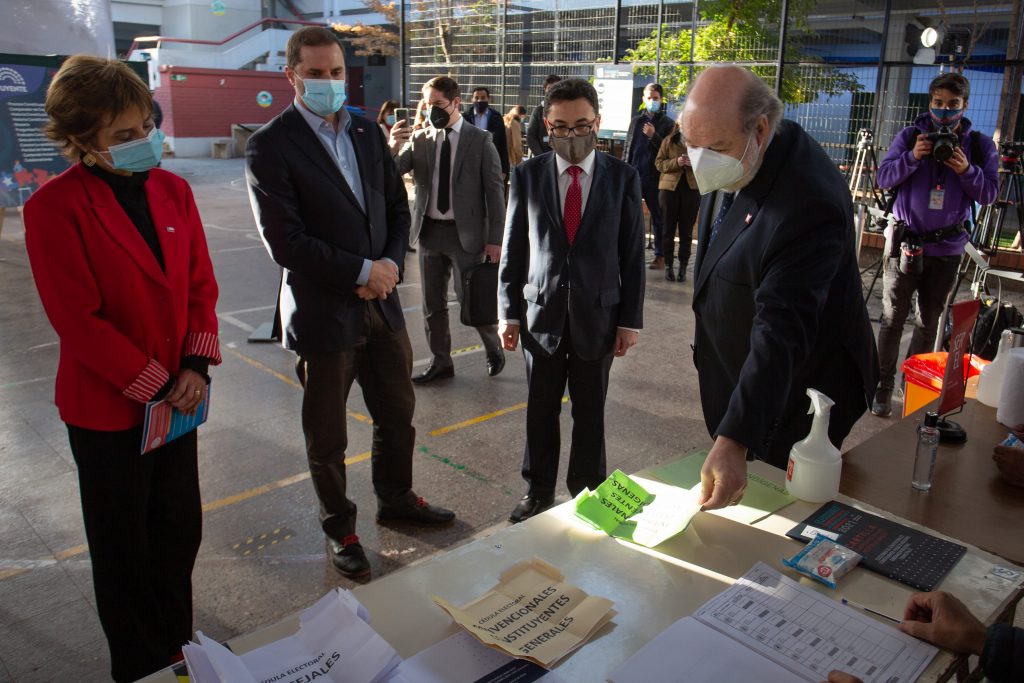 Autoridades Visitan Sede De Votación